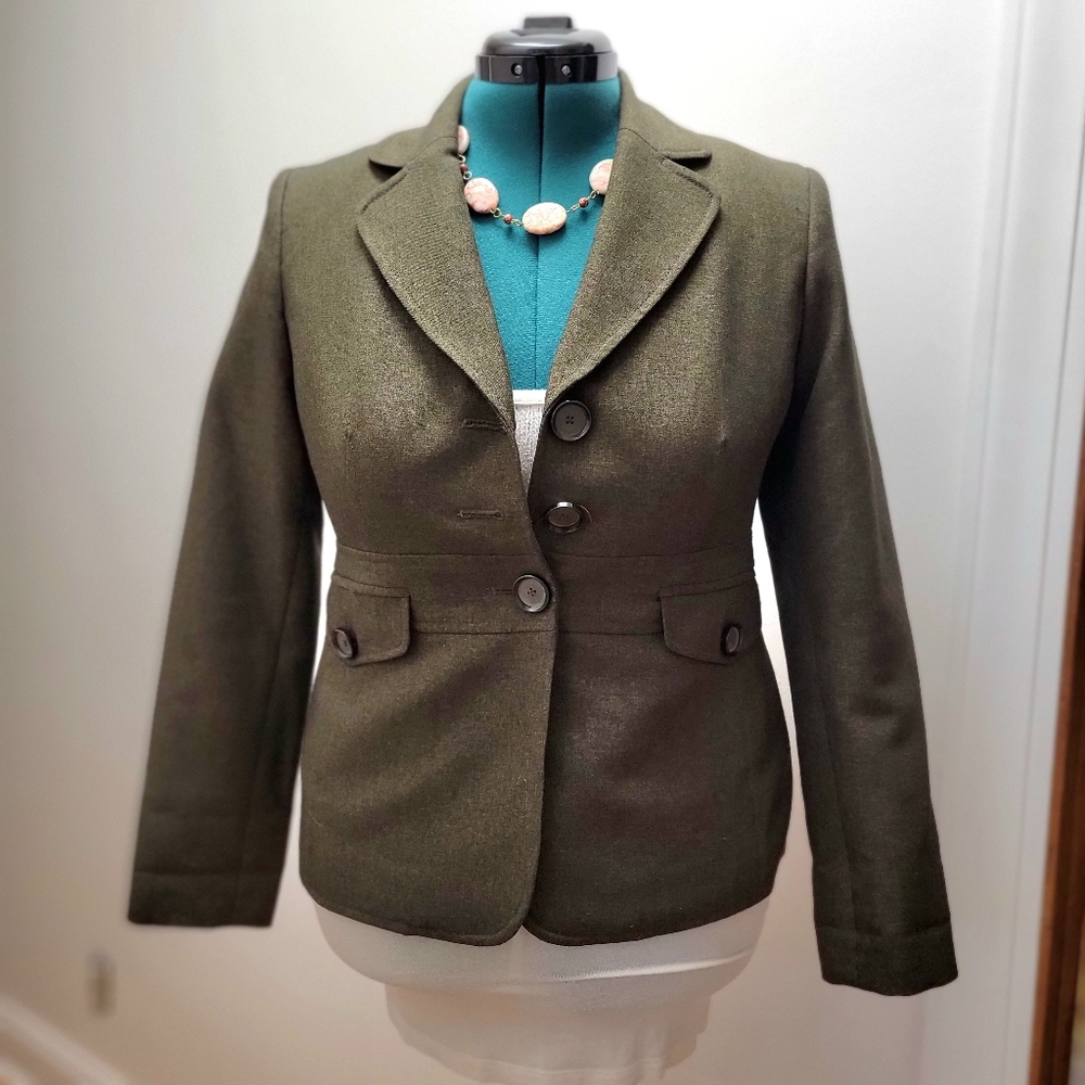 Evan-Picone olive green suit jacket 6p. Super cute.